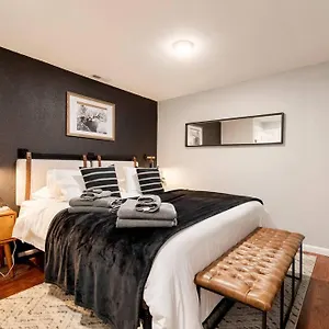 Adorable 2-bedroom Modern Basement Denver